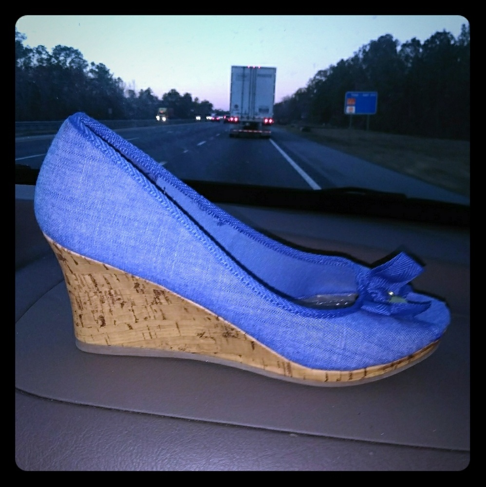 Dexflex Size 8 Like New Wedge Denium look heels